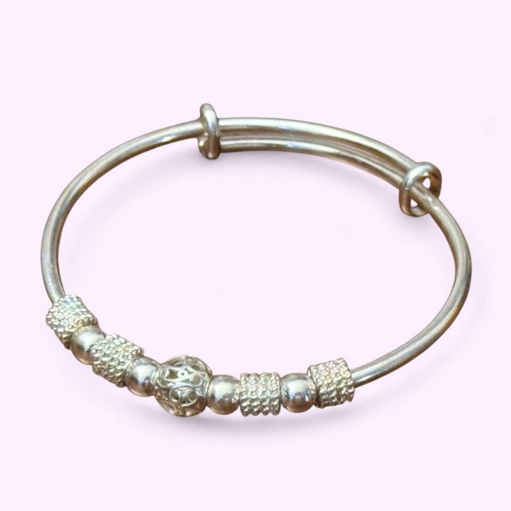 Silver Tone Expandable Bangle – Heart Filigree Charm